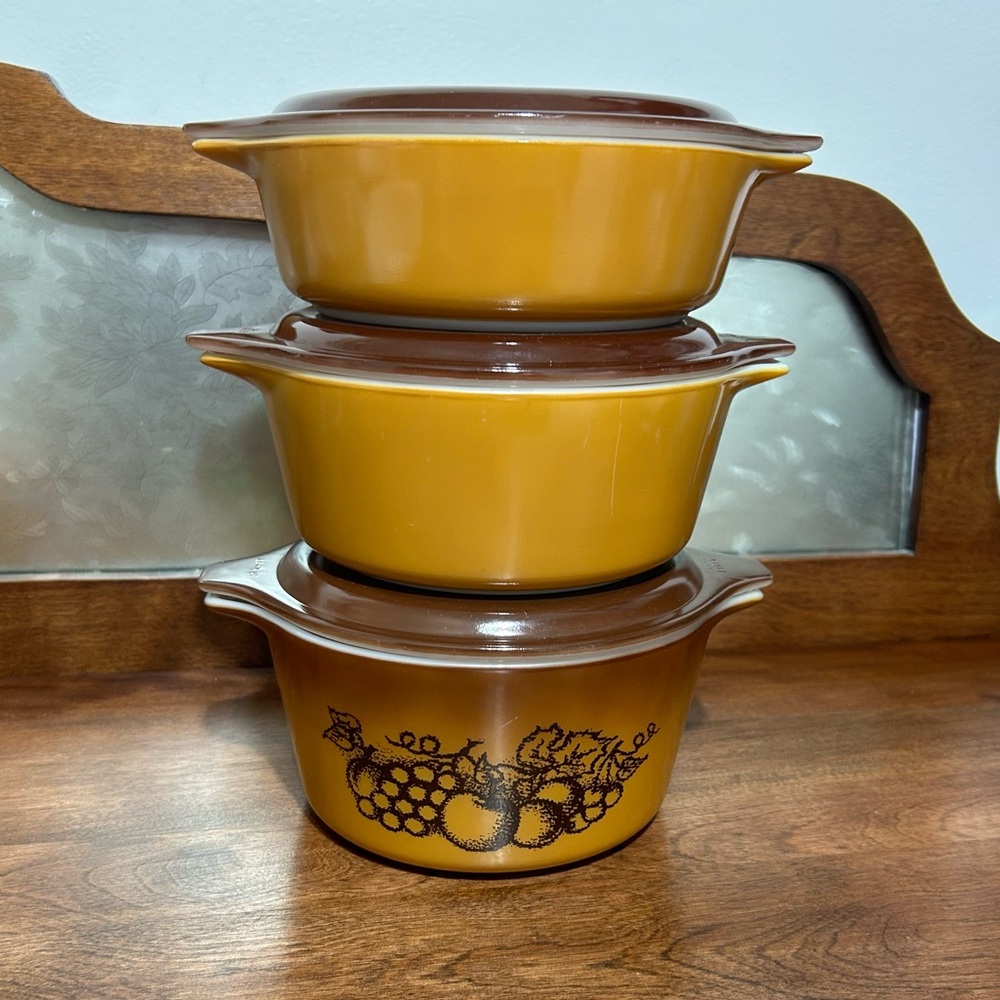 Vintage Pyrex Old Orchard Round Casseroles - w Lids - 471,472,473 - EUC